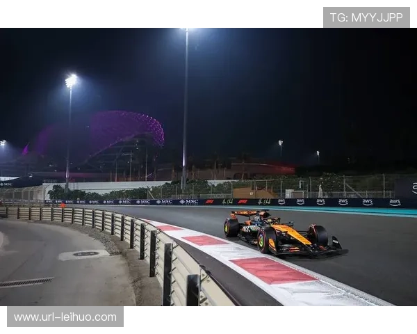 维斯塔潘夺得阿布扎比站杆位，争冠三人组头排发车